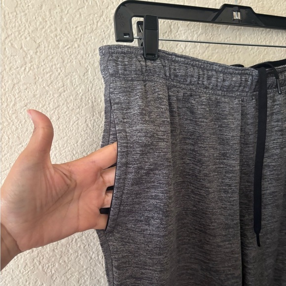 Adidas Gray Sweatpants with Elastic Waistband and Mélange Texture - Picture 6 of 11